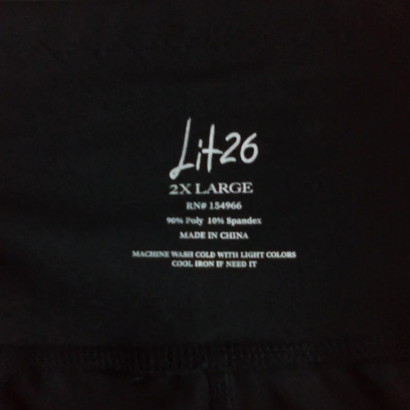 Lit 26 Shorts ( box AC ) - Picture 3 of 4